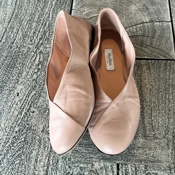 MaxMara made in Italy soft flexible leather light weight slip on ballet flats